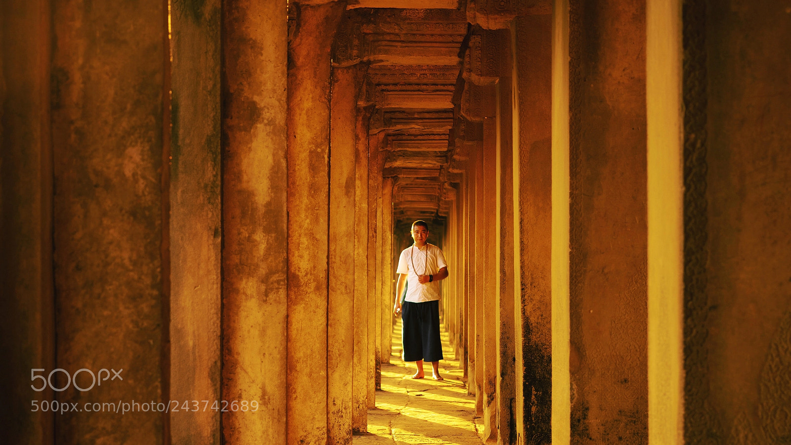 Sony a7R II sample photo. Sunset，selfie @ angkor wat photography