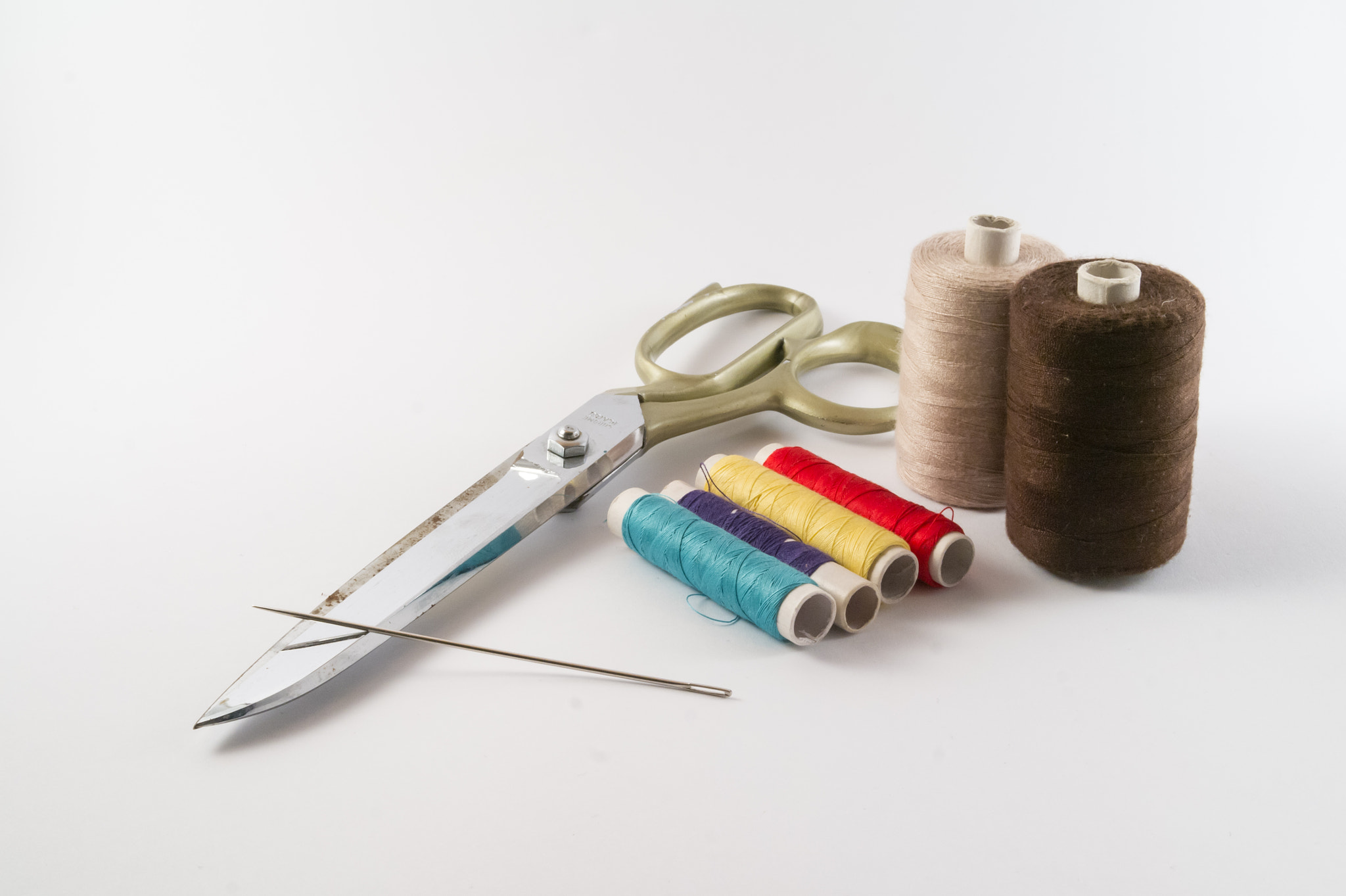 Samsung NX100 sample photo. Sewing equipment photography