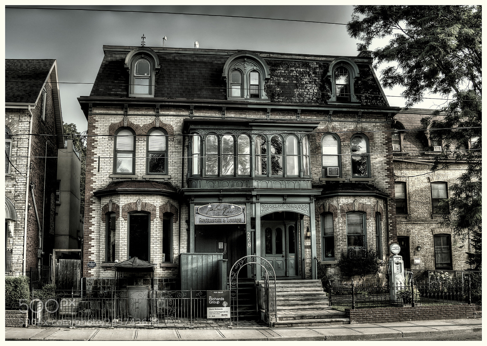 Olympus OM-D E-M10 II sample photo. The old neighborhood bar photography