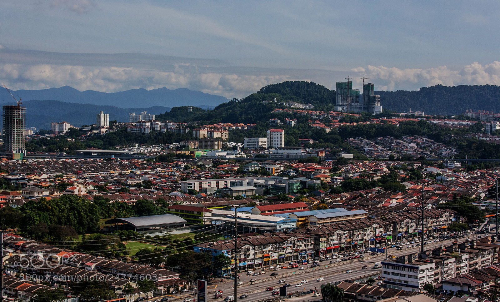 Canon EOS 1000D (EOS Digital Rebel XS / EOS Kiss F) sample photo. Cloudy cityscape photography