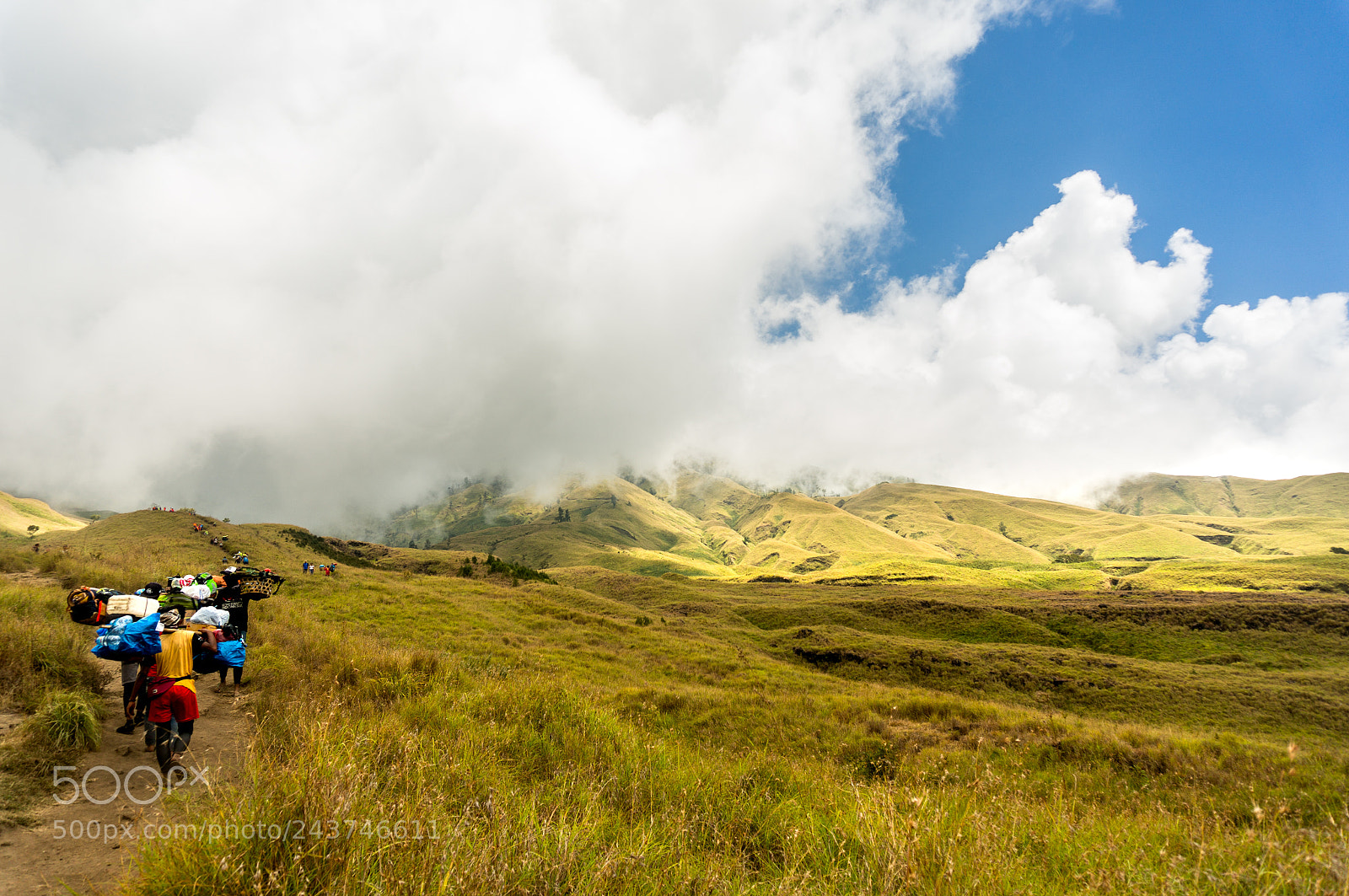 Sony Alpha NEX-6 sample photo. Climbing mount rinjani photography