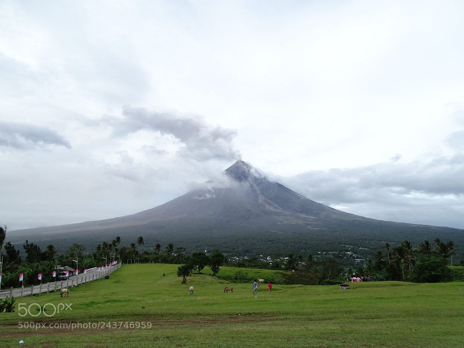 Sony Cyber-shot DSC-HX400V sample photo. Mayon volcano photography