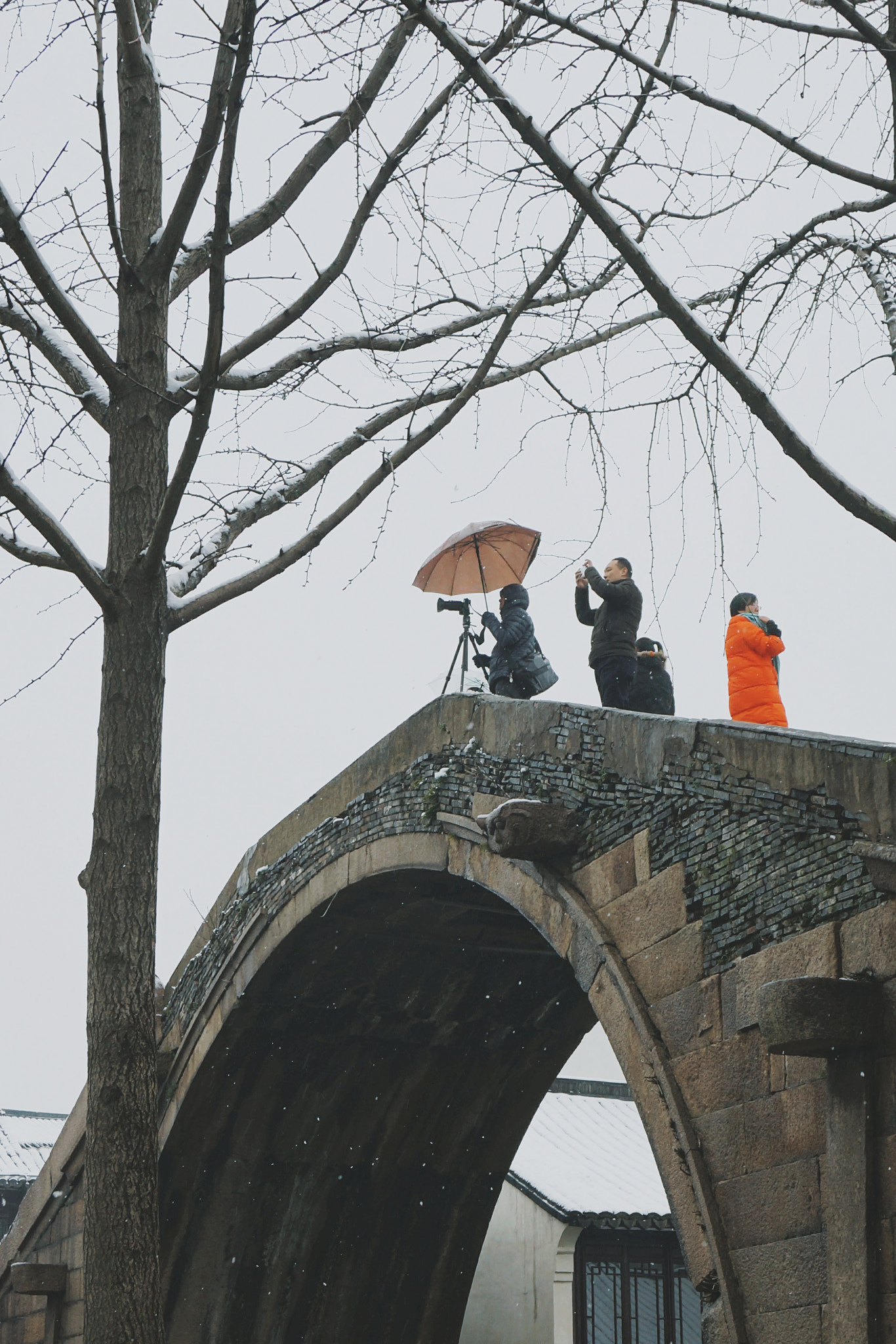Sony E 16-50mm F3.5-5.6 PZ OSS sample photo. People in the snow photography