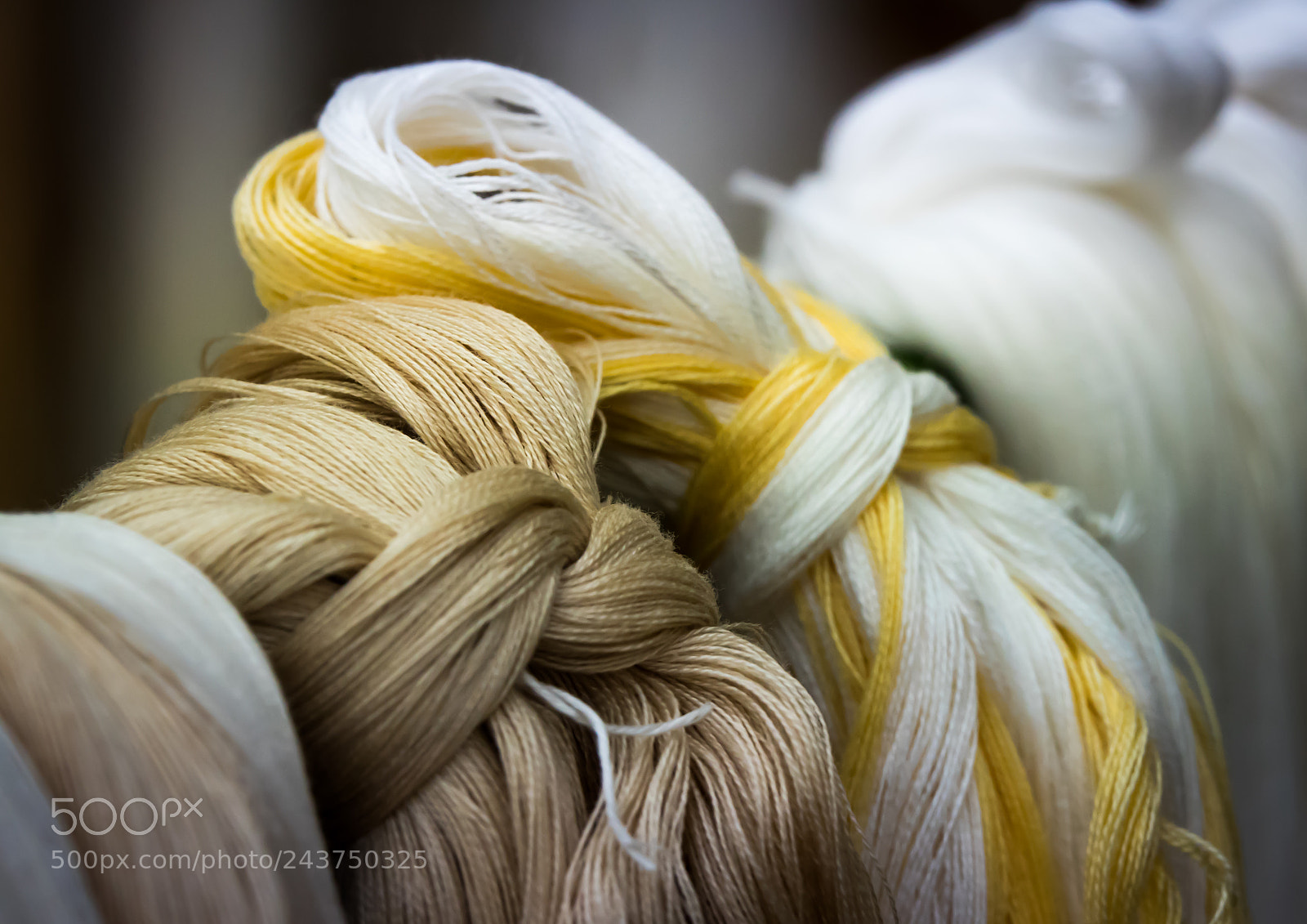 Sony Cyber-shot DSC-RX10 III sample photo. Weaving from taketomi folk photography
