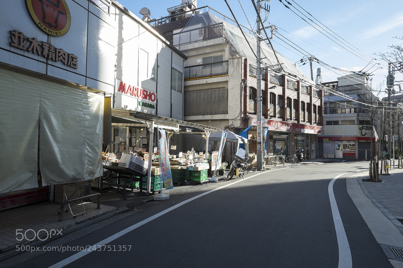Fujifilm X-T1 sample photo. Tokyo.新宿区若葉　丸正前 photography