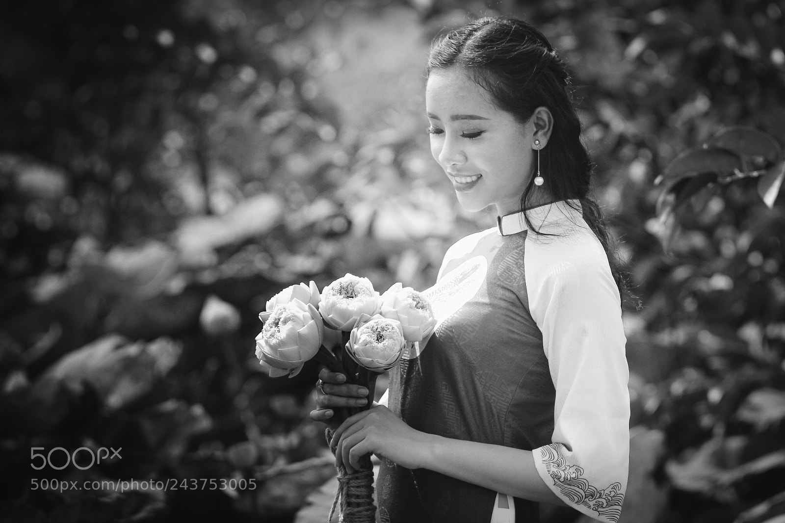 Canon EOS 60D sample photo. Lotus b_w photography