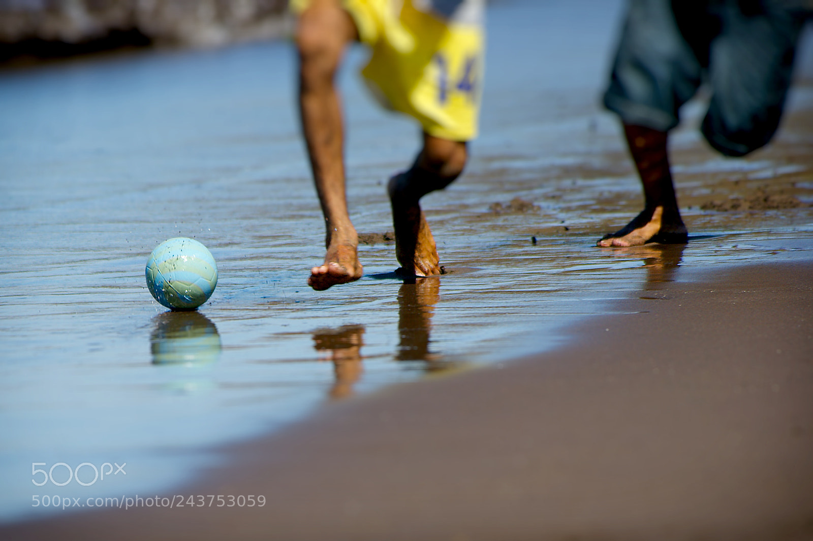 Sony Alpha DSLR-A350 sample photo. Playing in the beach photography