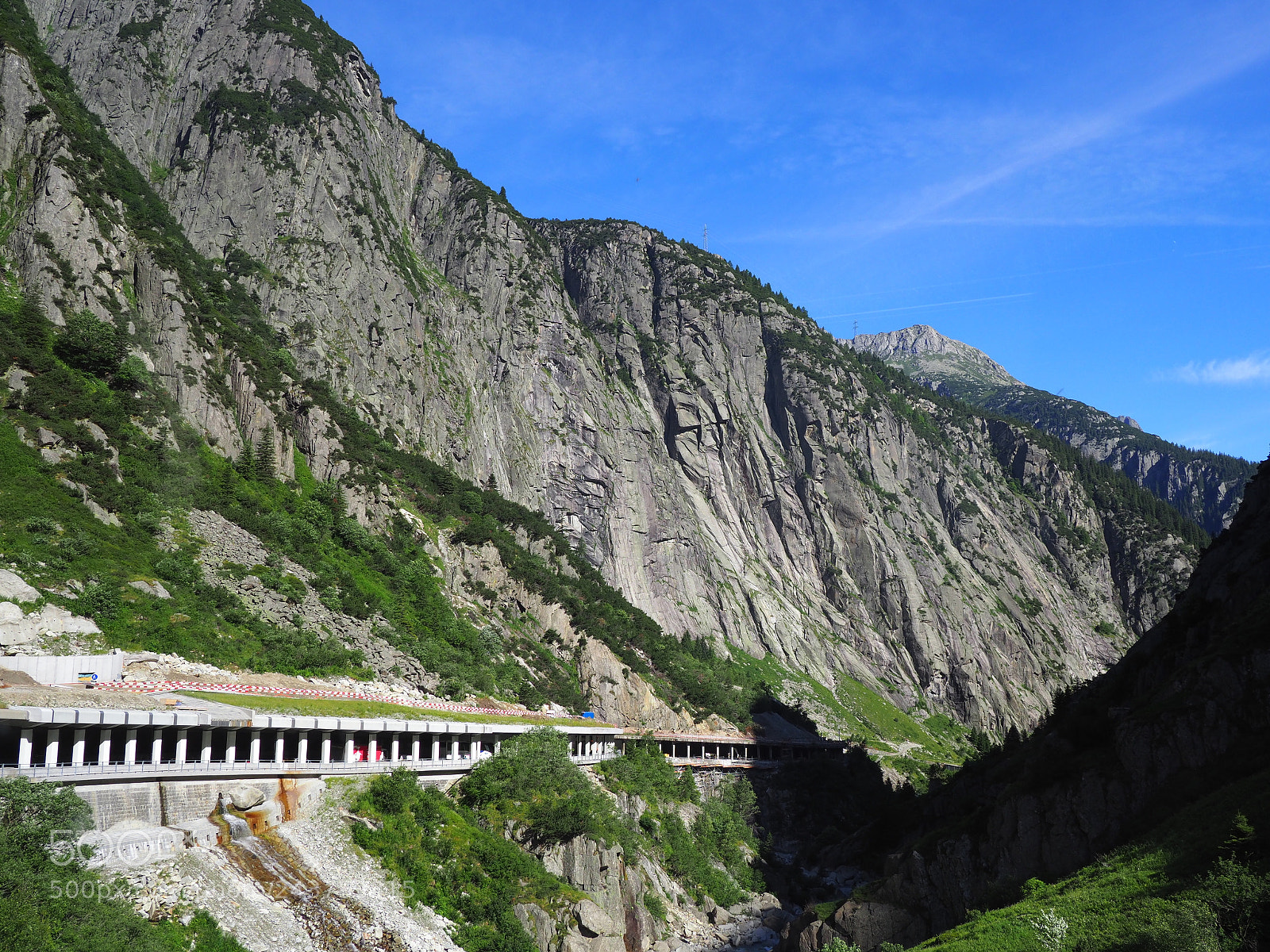 Olympus OM-D E-M1 Mark II sample photo. Scenic stony road tunnel photography
