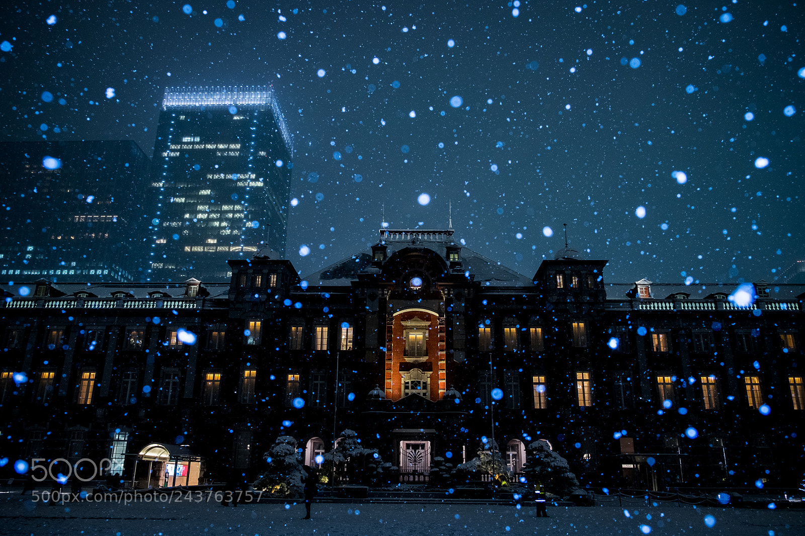 Fujifilm X-T1 sample photo. Tokyo station snow photography