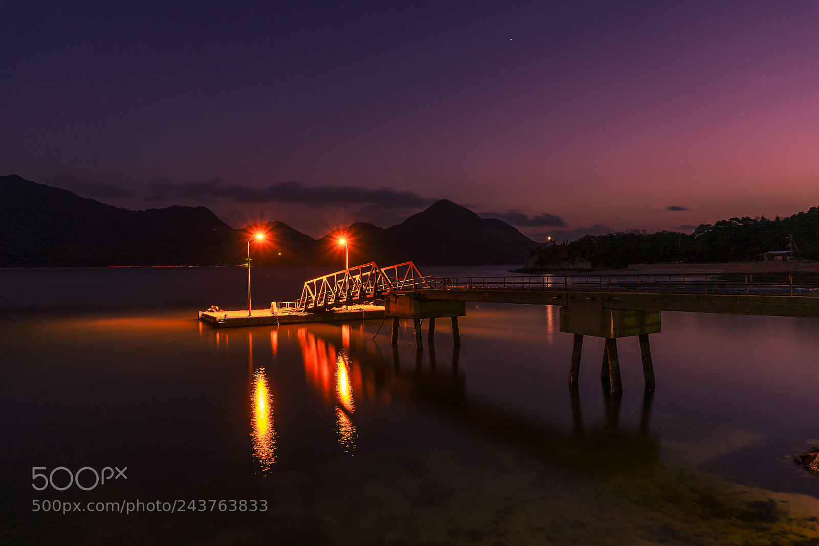 Sony a7 II sample photo. Chờ tàu photography