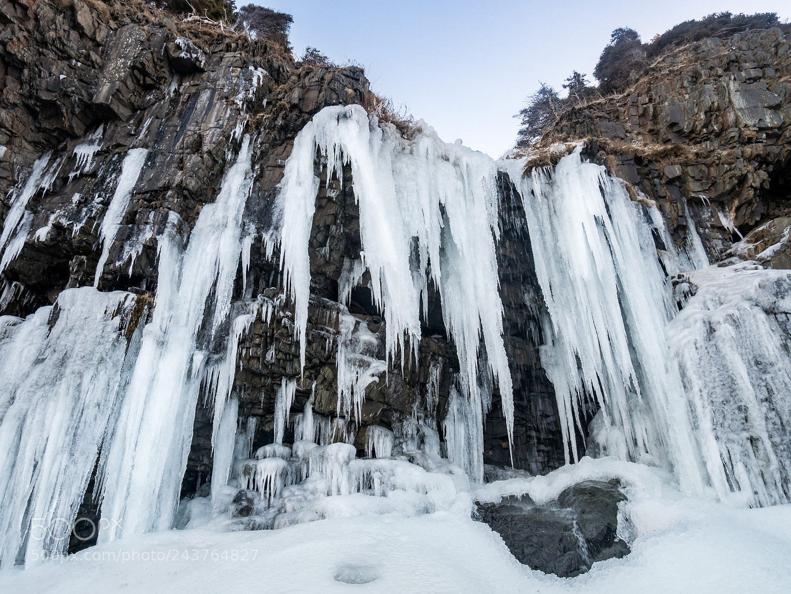 Panasonic Lumix DMC-GX85 (Lumix DMC-GX80 / Lumix DMC-GX7 Mark II) sample photo. Ice wall photography