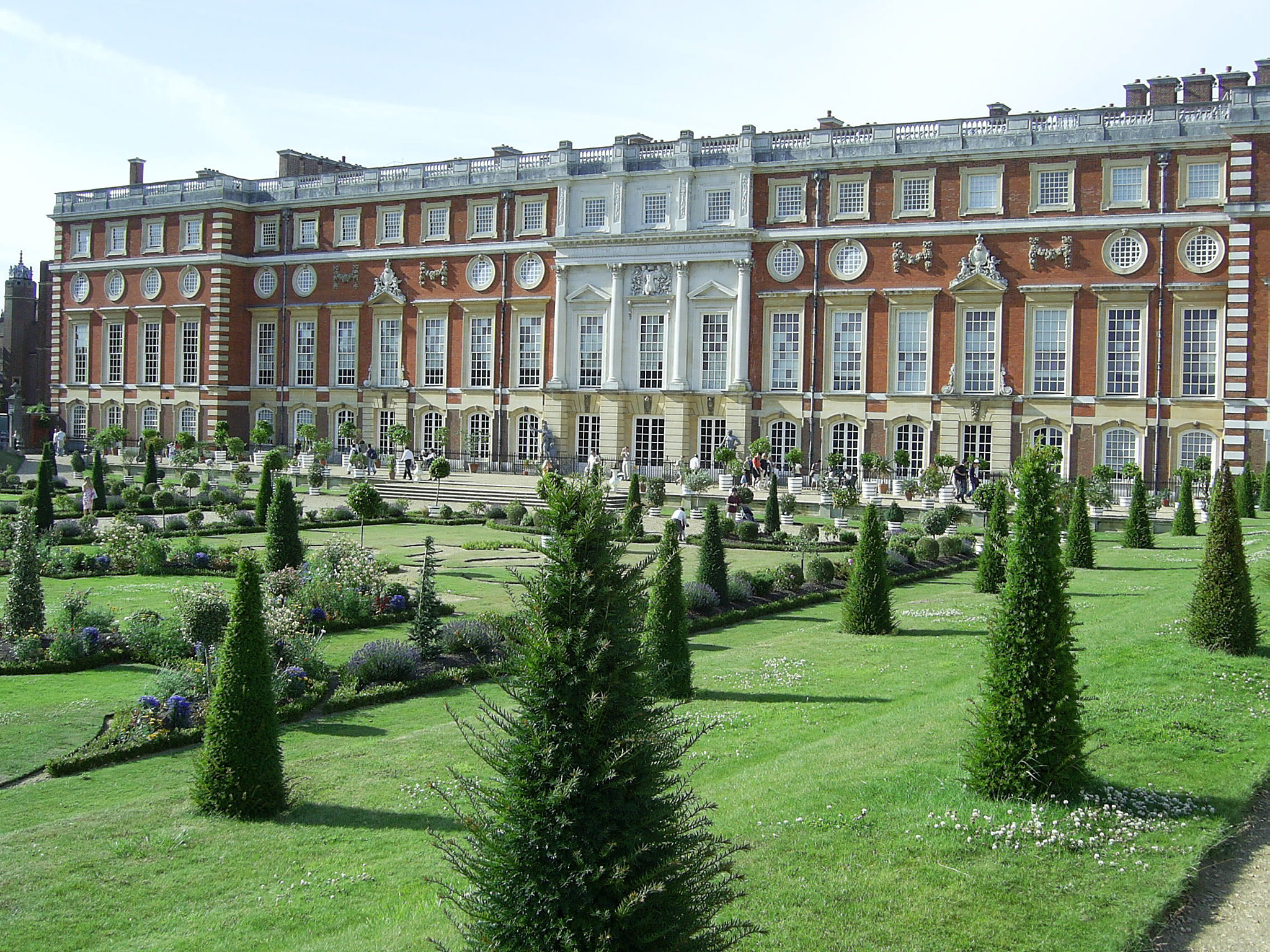 Samsung Digimax A400 sample photo. Hampton court palace, london, uk photography
