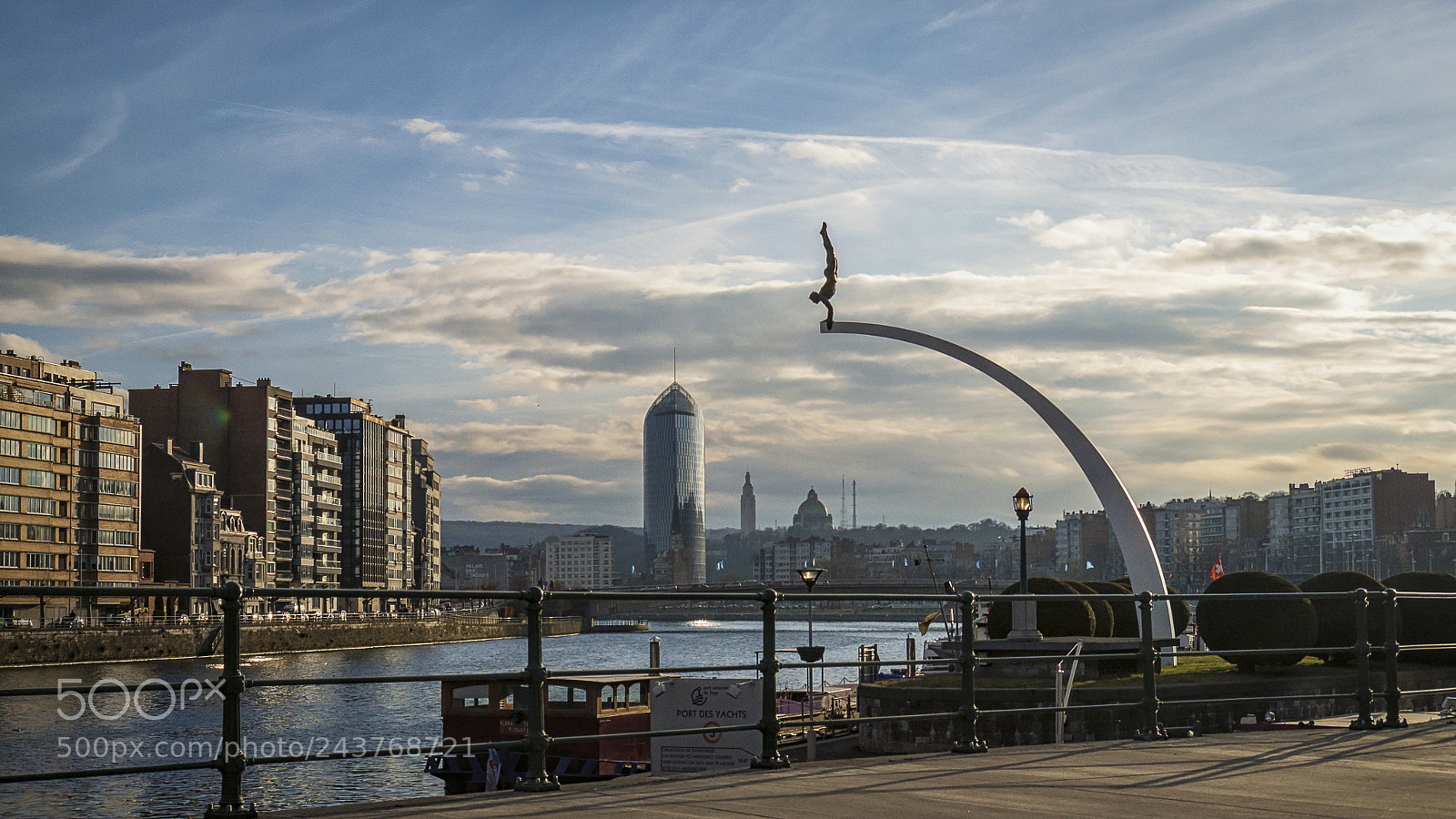Panasonic Lumix DMC-GX7 sample photo. Jump to the water photography