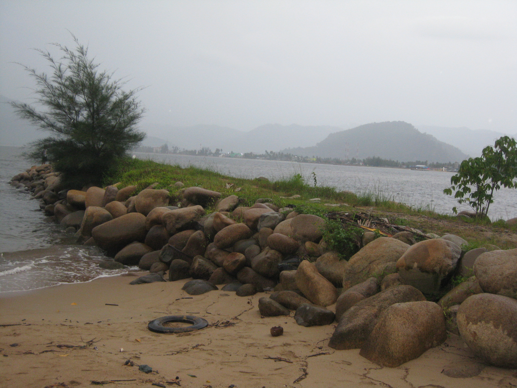 Canon PowerShot SD1100 IS (Digital IXUS 80 IS / IXY Digital 20 IS) sample photo. Rocking the smooky sky photography
