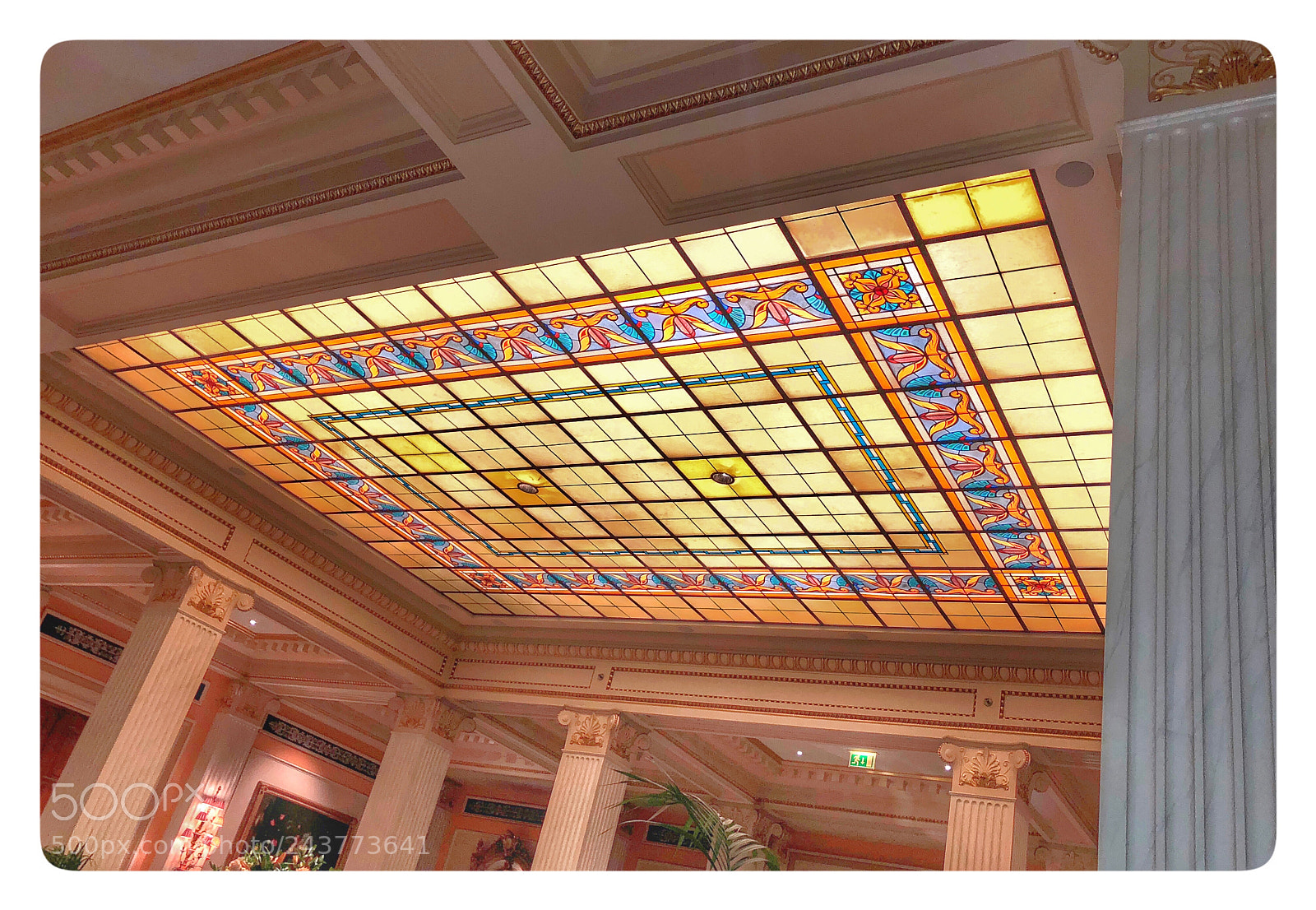 Apple iPhone X sample photo. Glass ceiling, grande bretagne photography