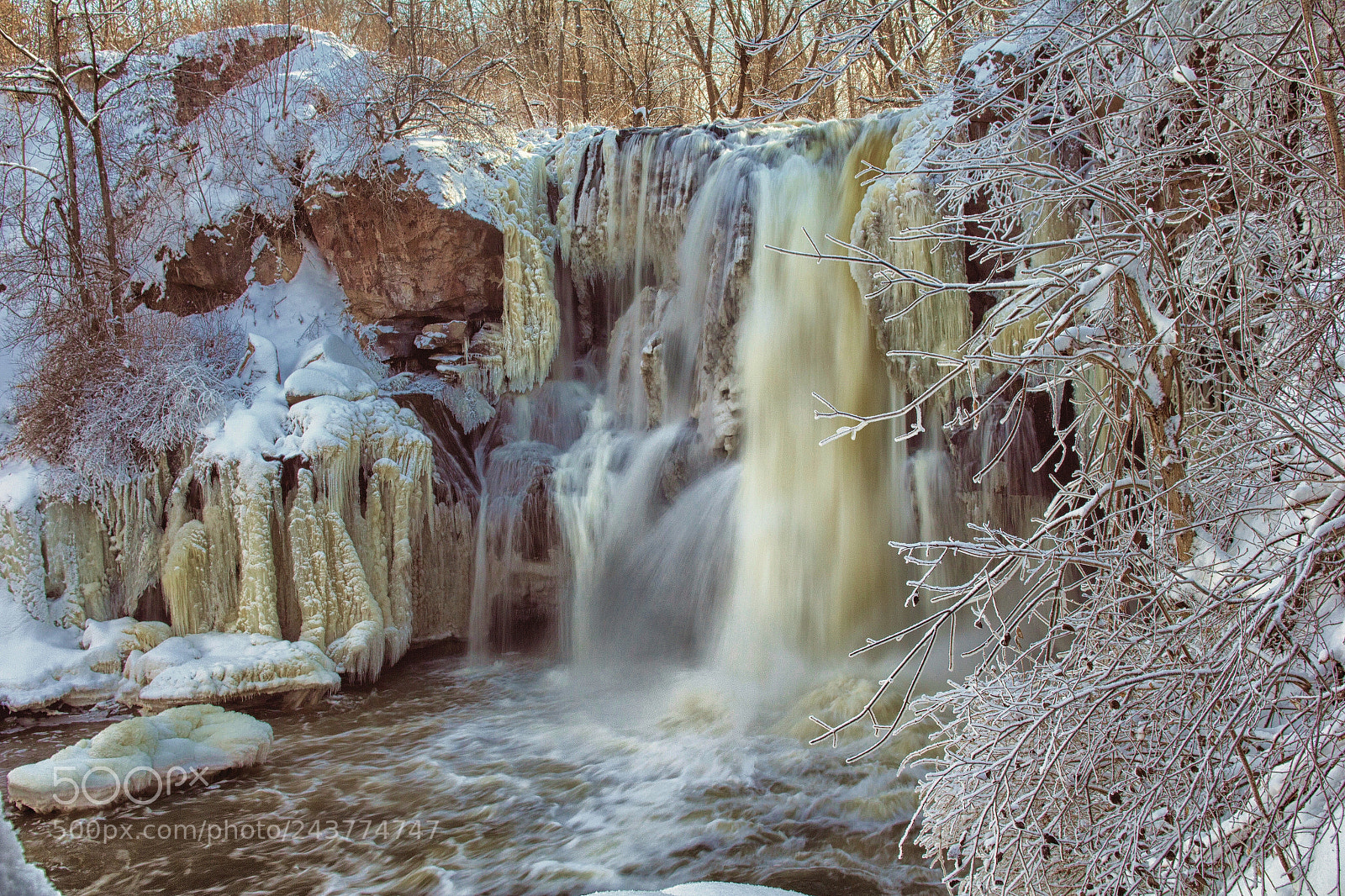 Canon EOS 550D (EOS Rebel T2i / EOS Kiss X4) sample photo. Frozen waterfall photography
