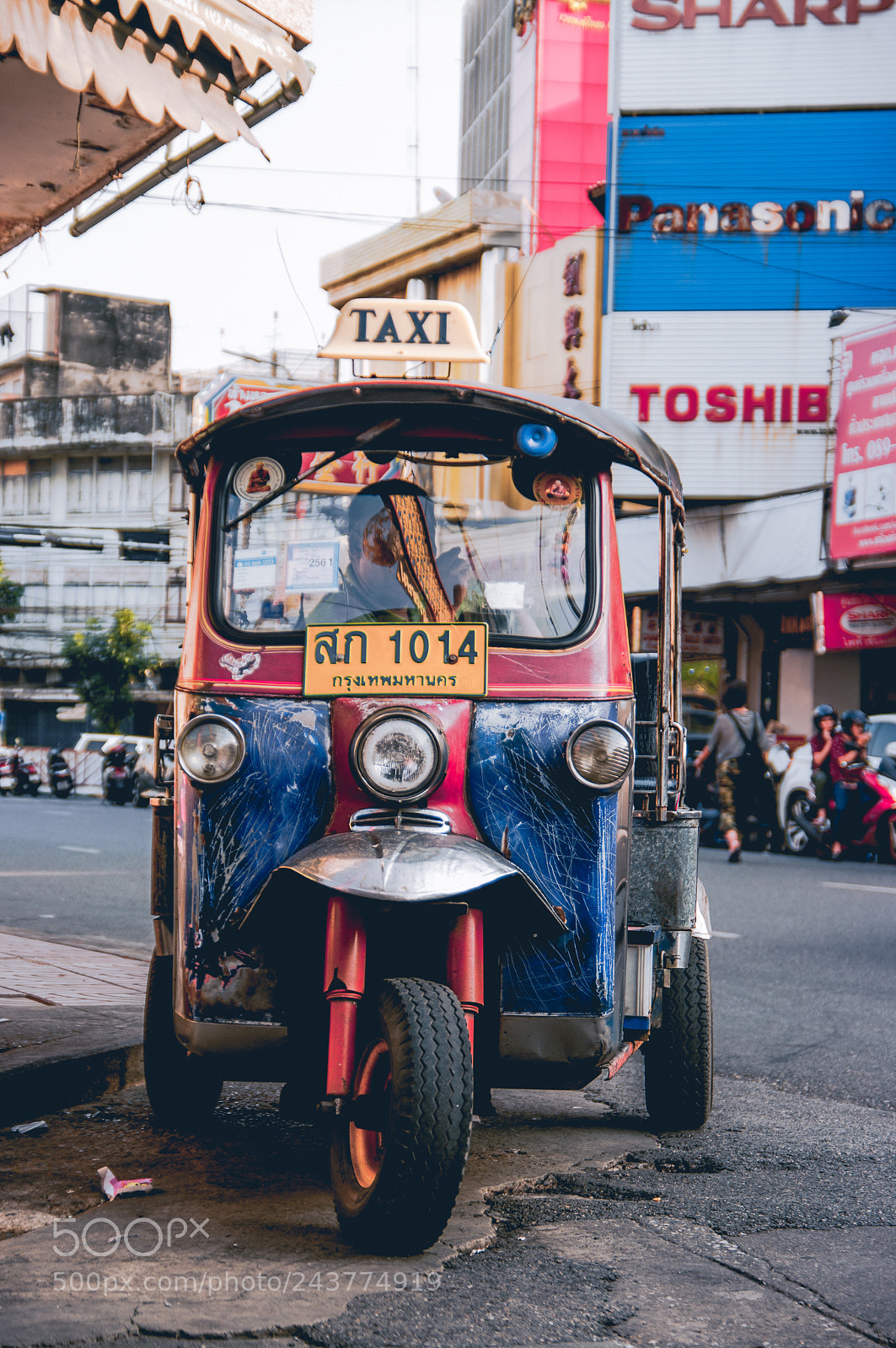 Pentax K20D sample photo. Tuk-tuk photography