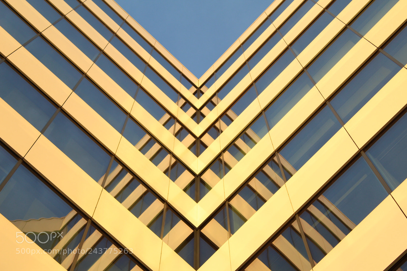 Canon EF-S 18-55mm F3.5-5.6 III sample photo. Symmetric photography