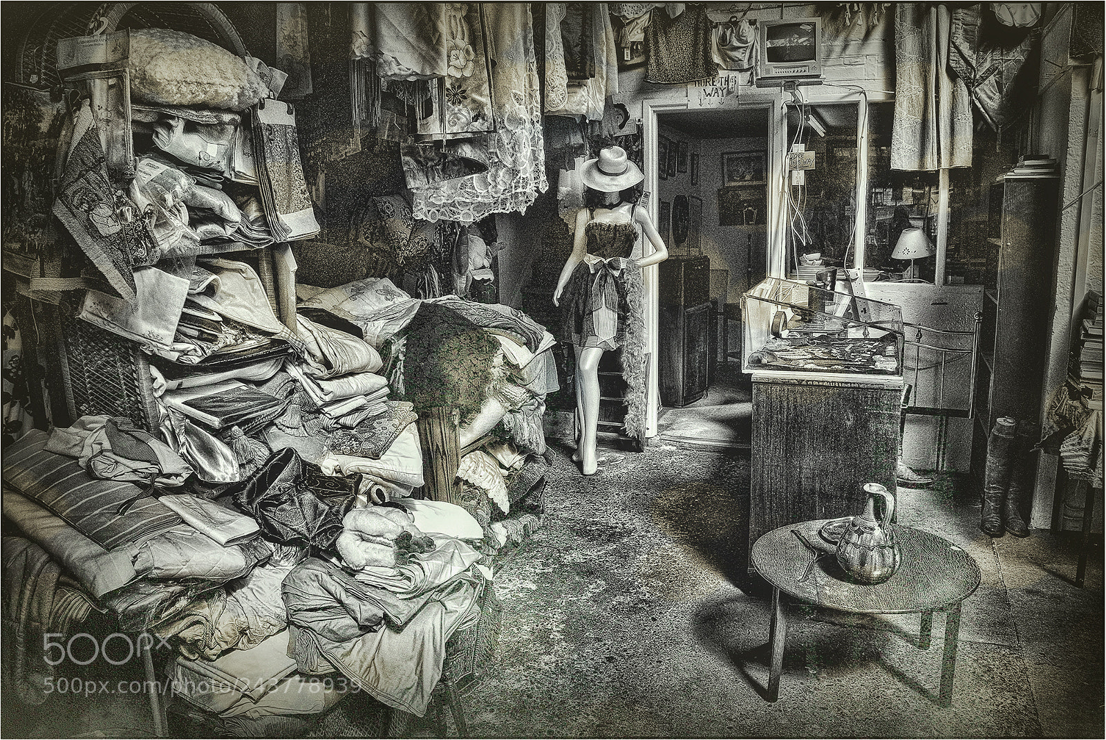 Sony Alpha DSLR-A700 sample photo. Inside the emporium photography