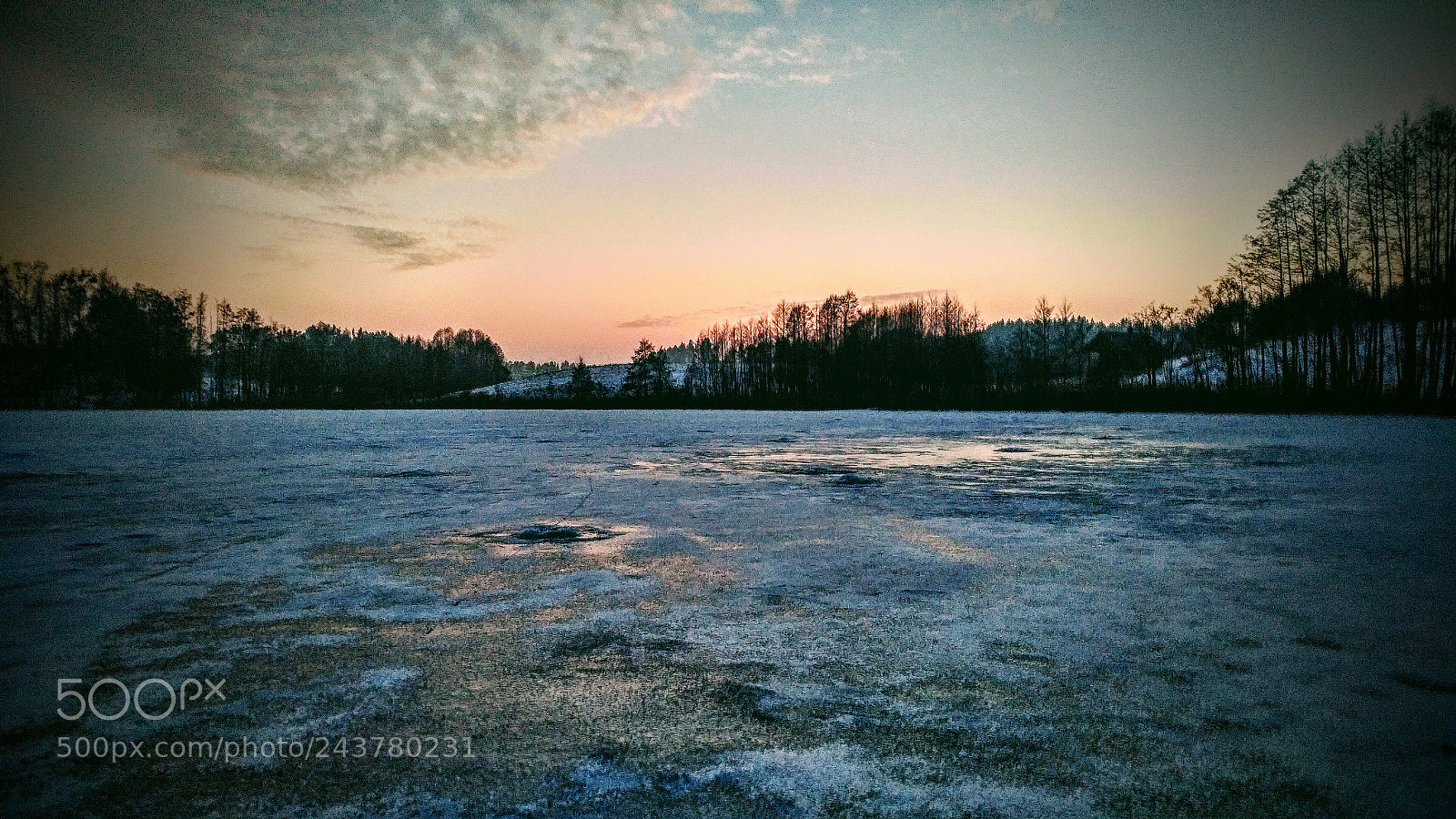 LG G5 sample photo. Iced lake photography