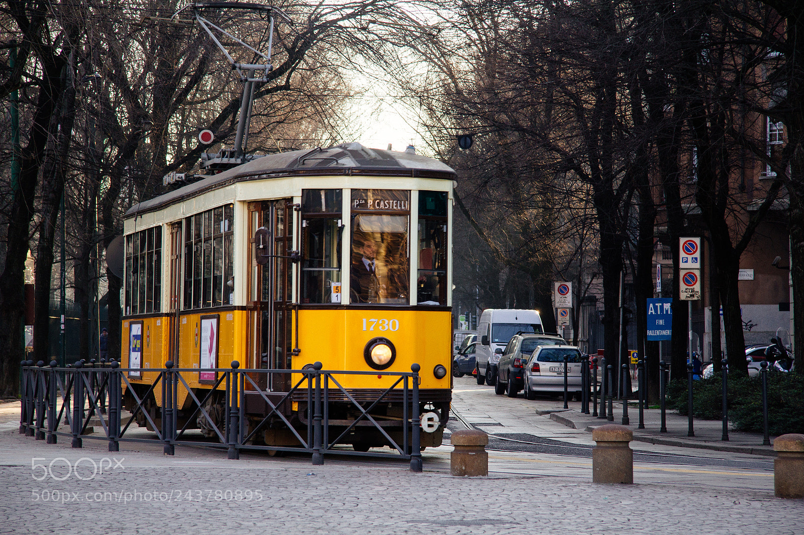 Canon EOS 60D sample photo. Yellow in milan photography