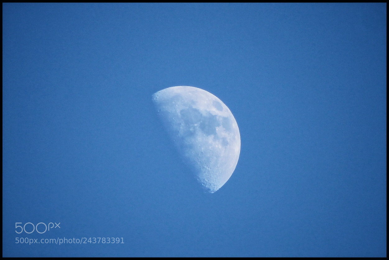 Canon EOS 1300D (EOS Rebel T6 / EOS Kiss X80) sample photo. Moon photography