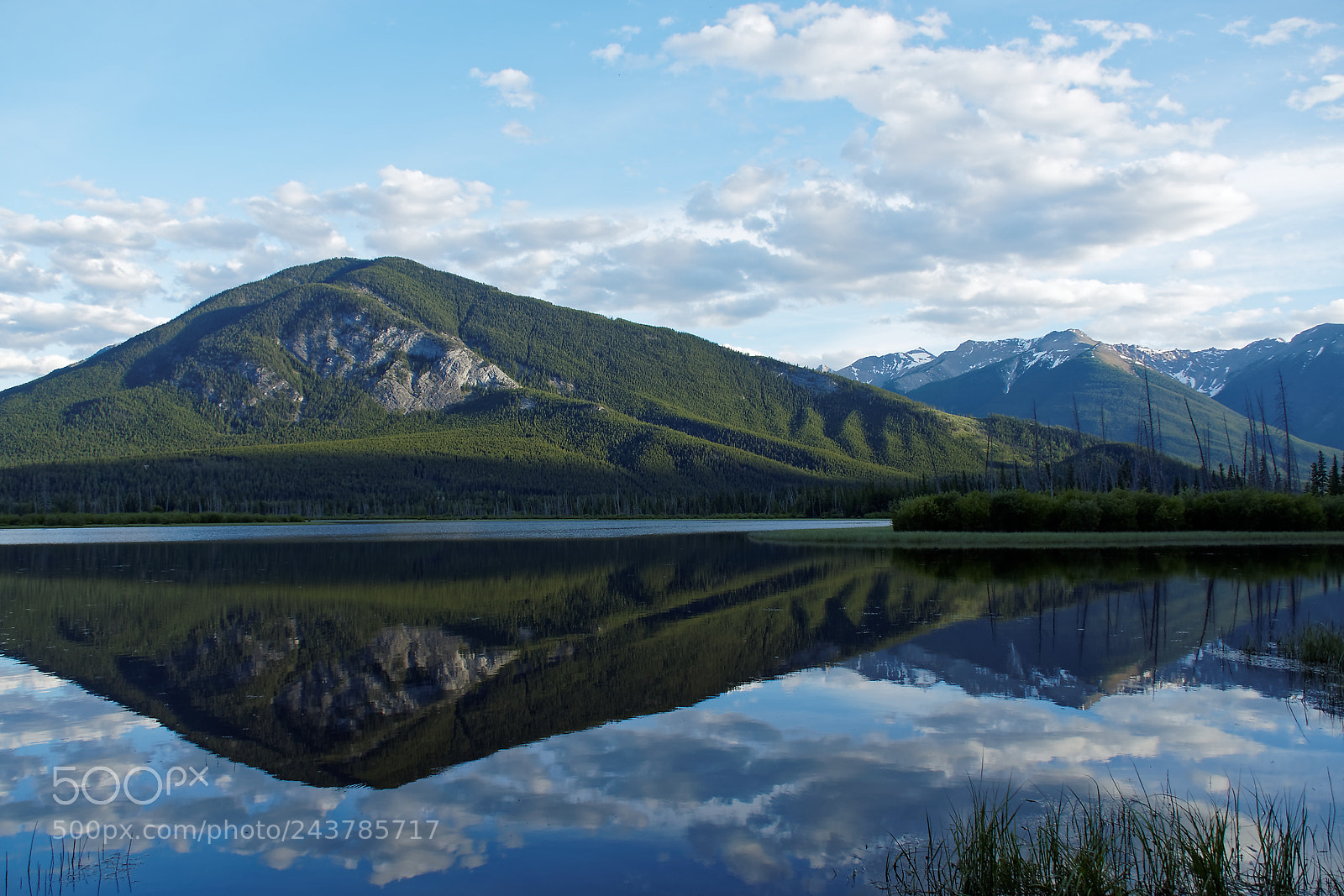 Olympus OM-D E-M10 sample photo. Vermilion lakes photography