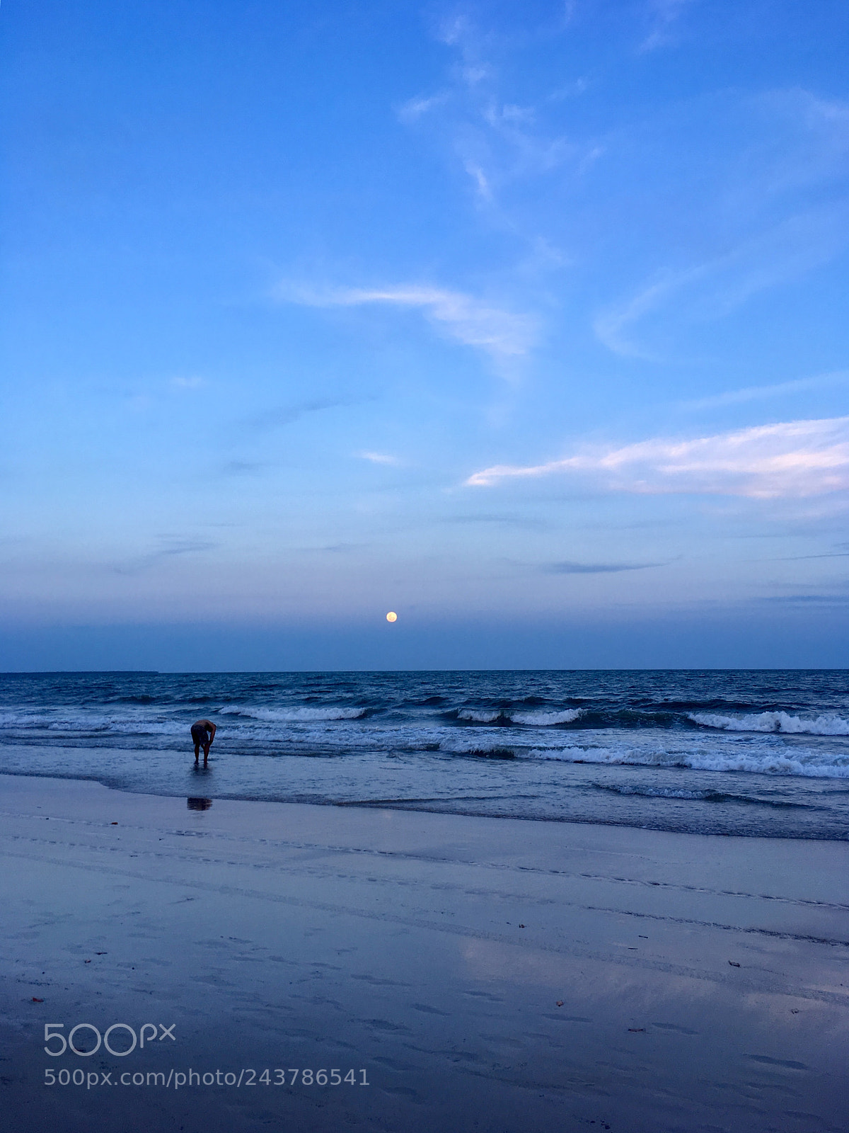 Apple iPhone SE sample photo. #universoparalello #up14 #fullmoon photography