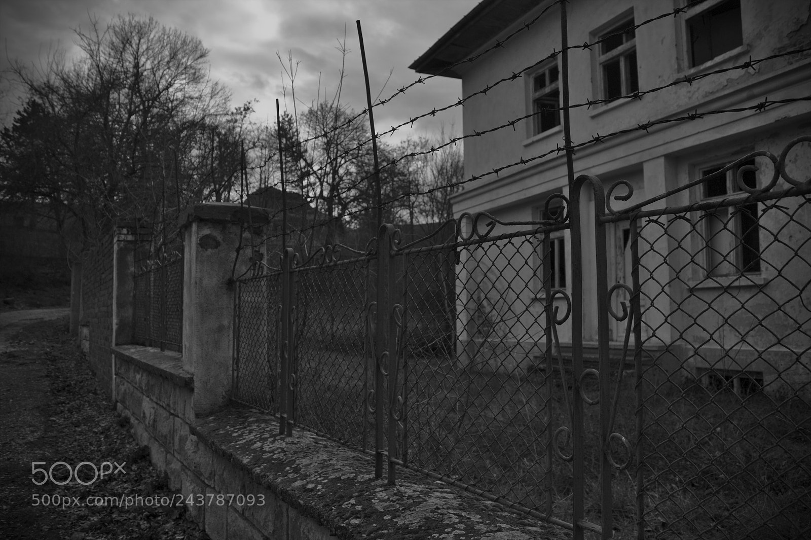 Canon EOS 1100D (EOS Rebel T3 / EOS Kiss X50) sample photo. Old home... photography