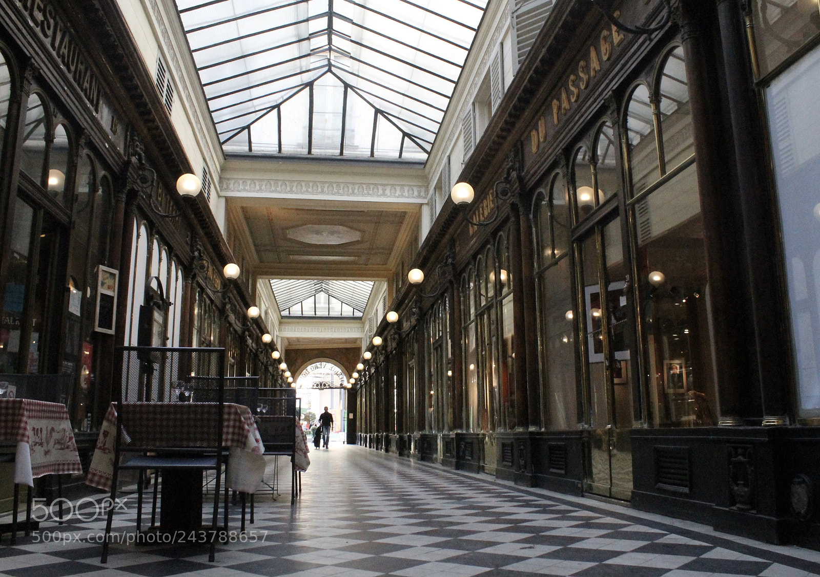 Canon EOS 1100D (EOS Rebel T3 / EOS Kiss X50) sample photo. Parisian gallery photography