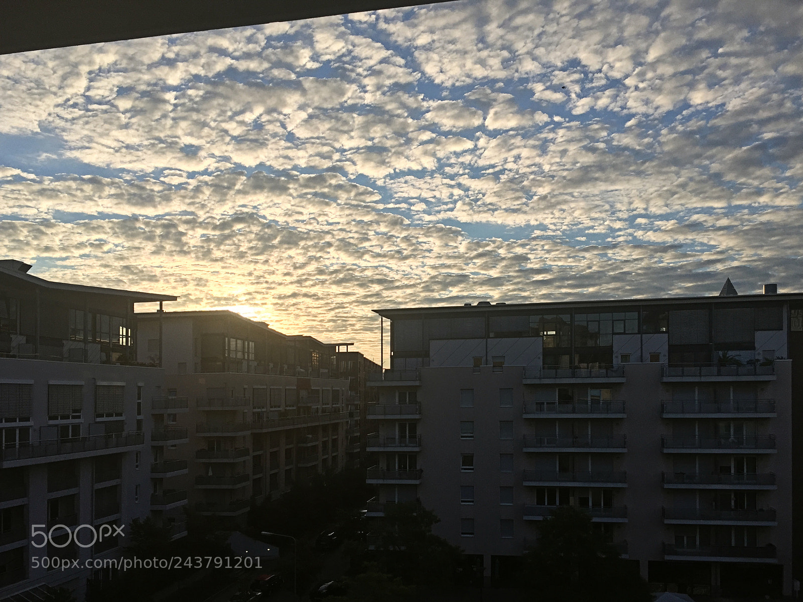 Apple iPhone 6 sample photo. Frankfurt awakens photography