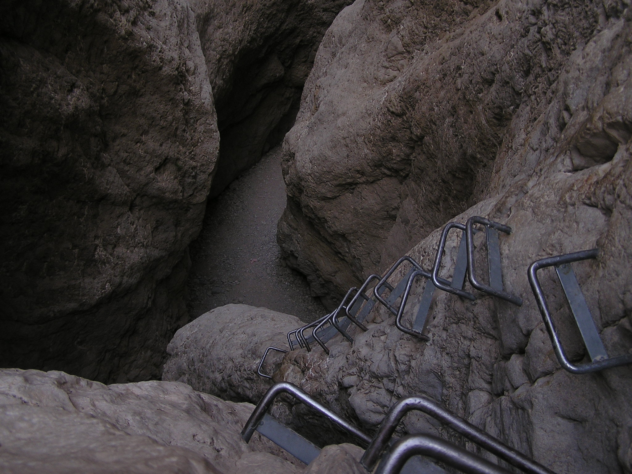Olympus C740UZ sample photo. Hiking mishmar canyon photography