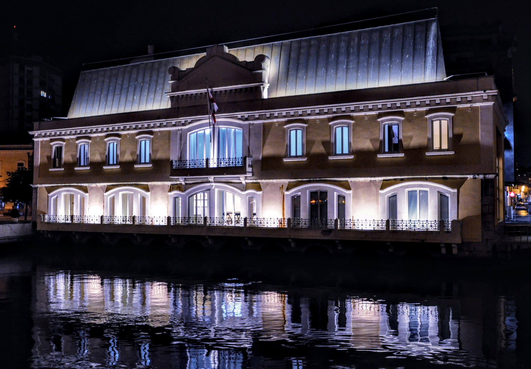 Nikon D5000 sample photo. Reflex in the water photography