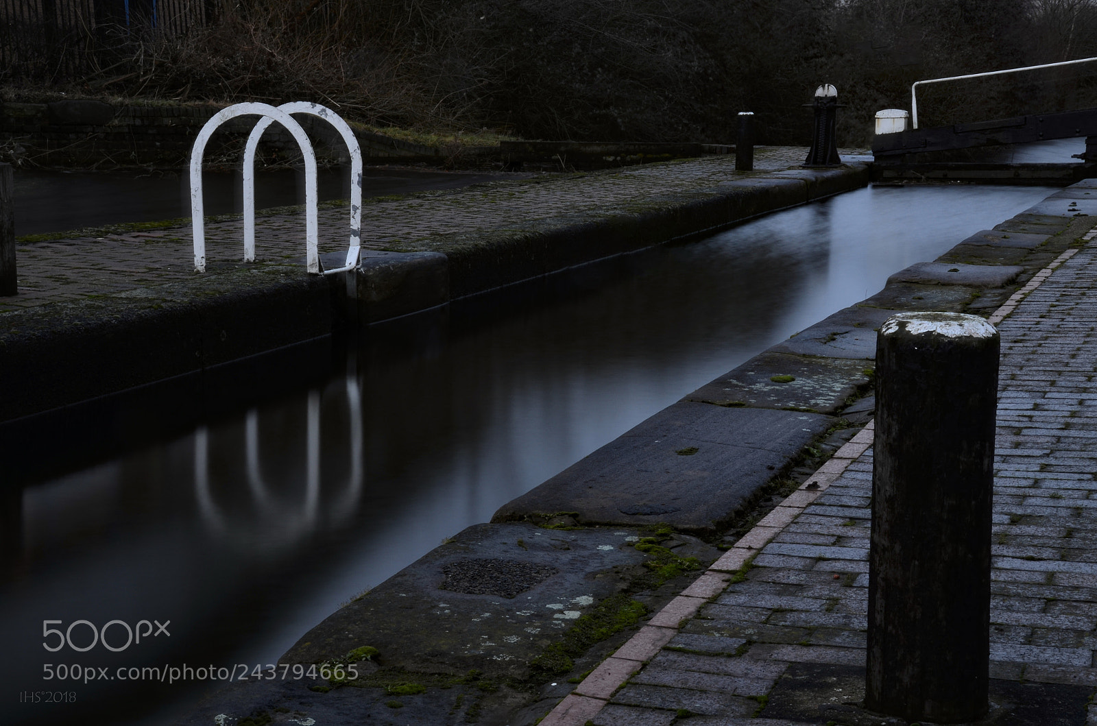 Nikon D5100 sample photo. The lock photography