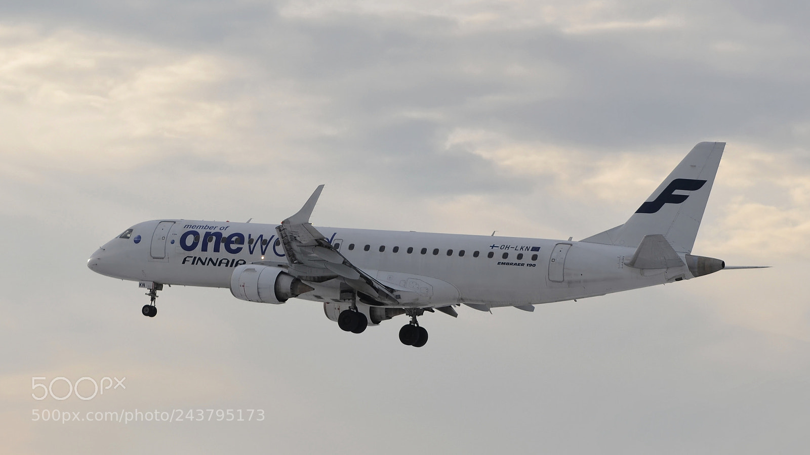Nikon D5100 sample photo. Embraer erj-190lr oh-lkn finnair photography