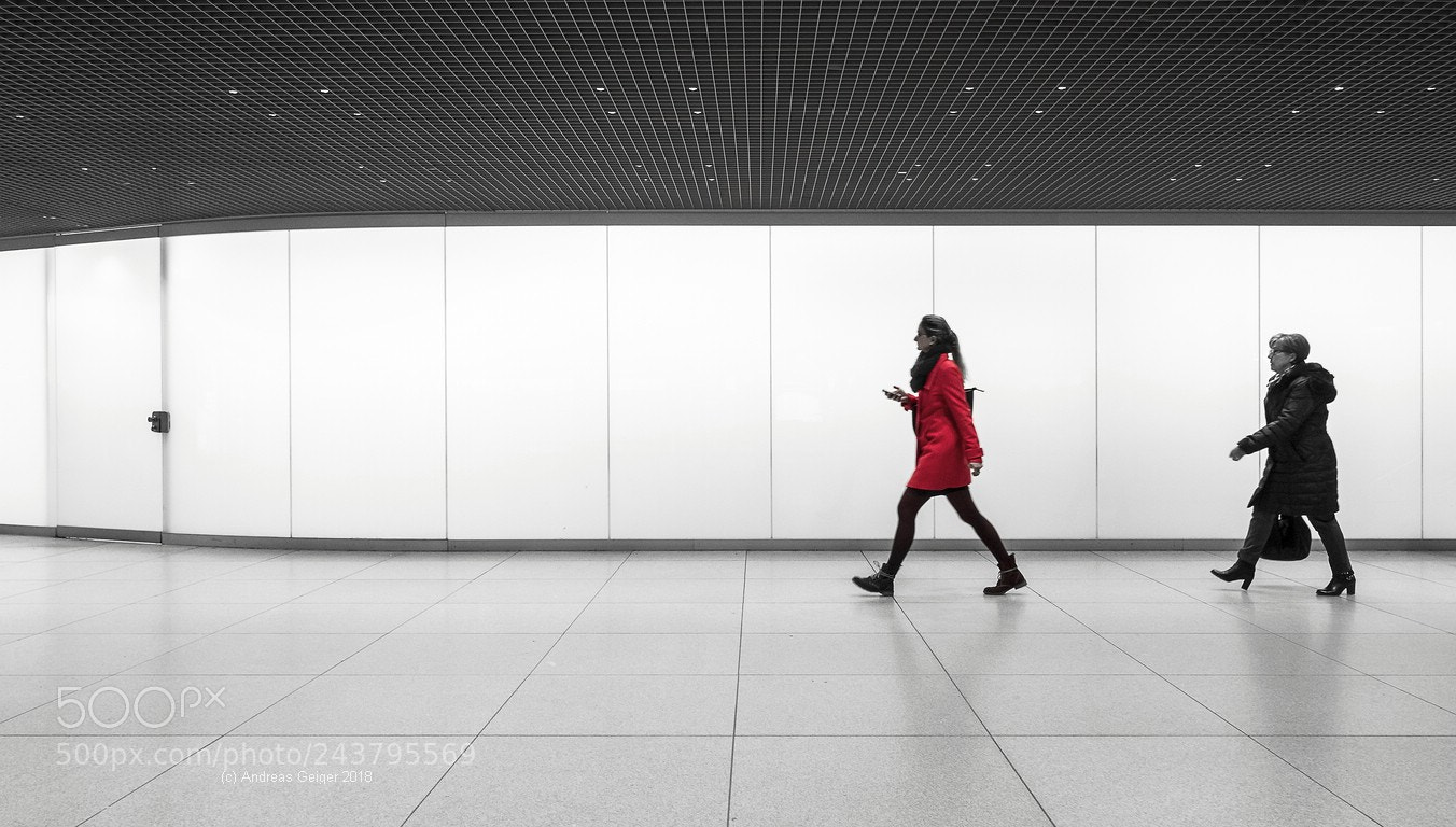 Olympus OM-D E-M10 II sample photo. Red coat photography