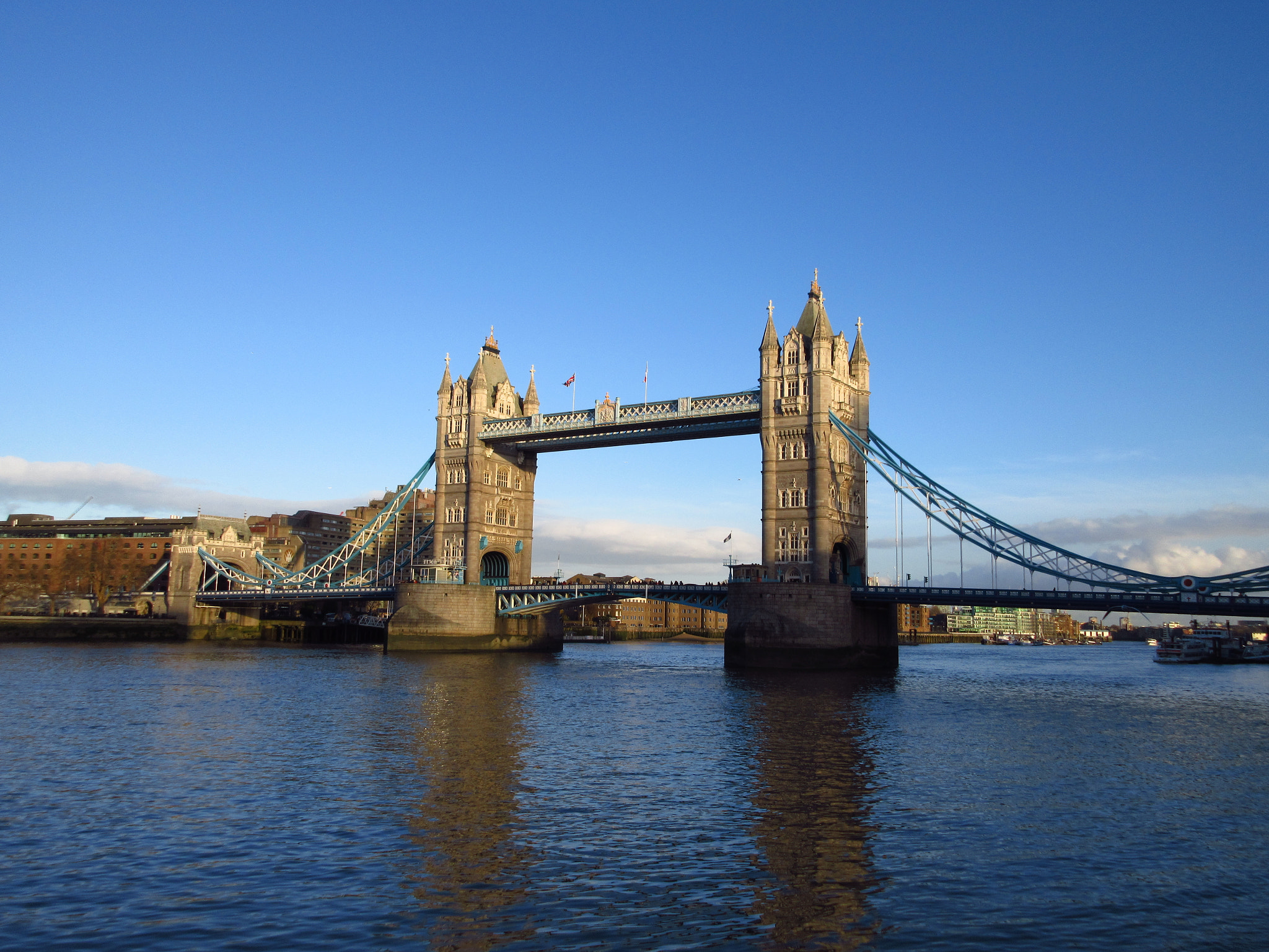 Canon PowerShot ELPH 350 HS (IXUS 275 HS / IXY 640) sample photo. Tower bridge, london photography