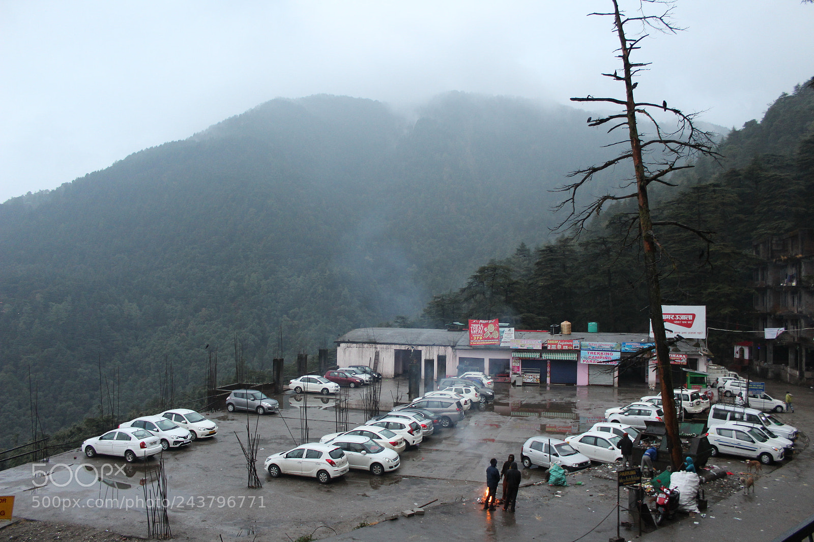 Canon EOS 1300D (EOS Rebel T6 / EOS Kiss X80) sample photo. Mcleod ganj taxi stand photography