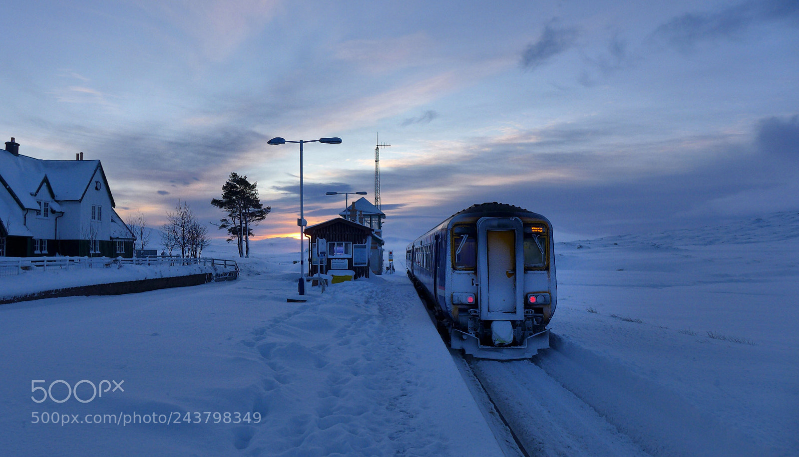 Panasonic Lumix DMC-LX7 sample photo. Morning train  photography