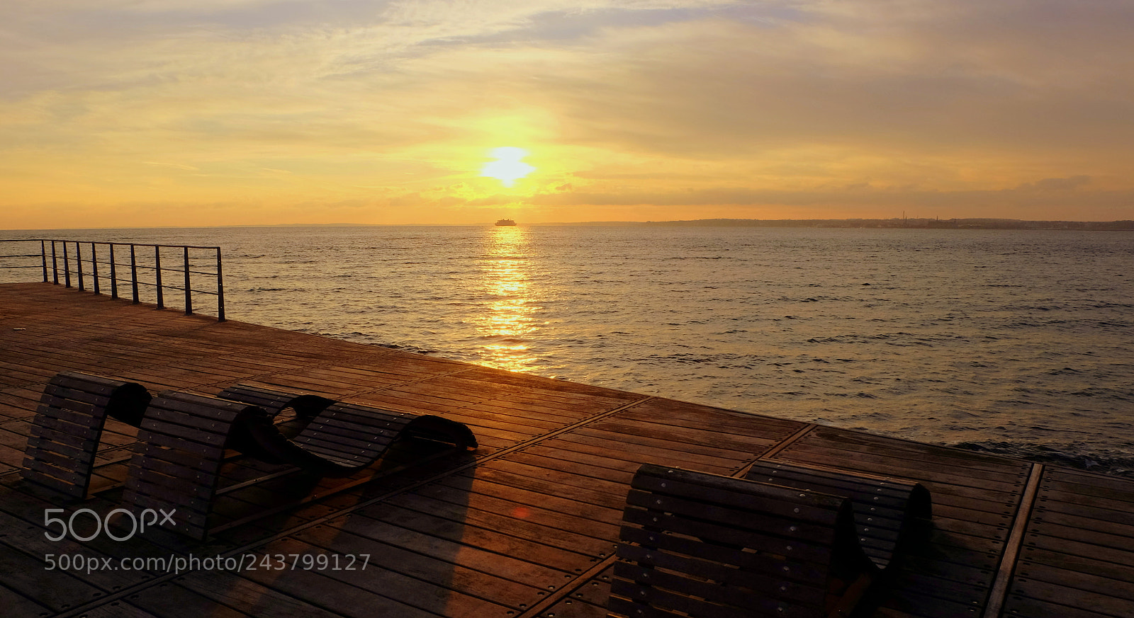 Fujifilm X-M1 sample photo. Relaxing at the seaside photography