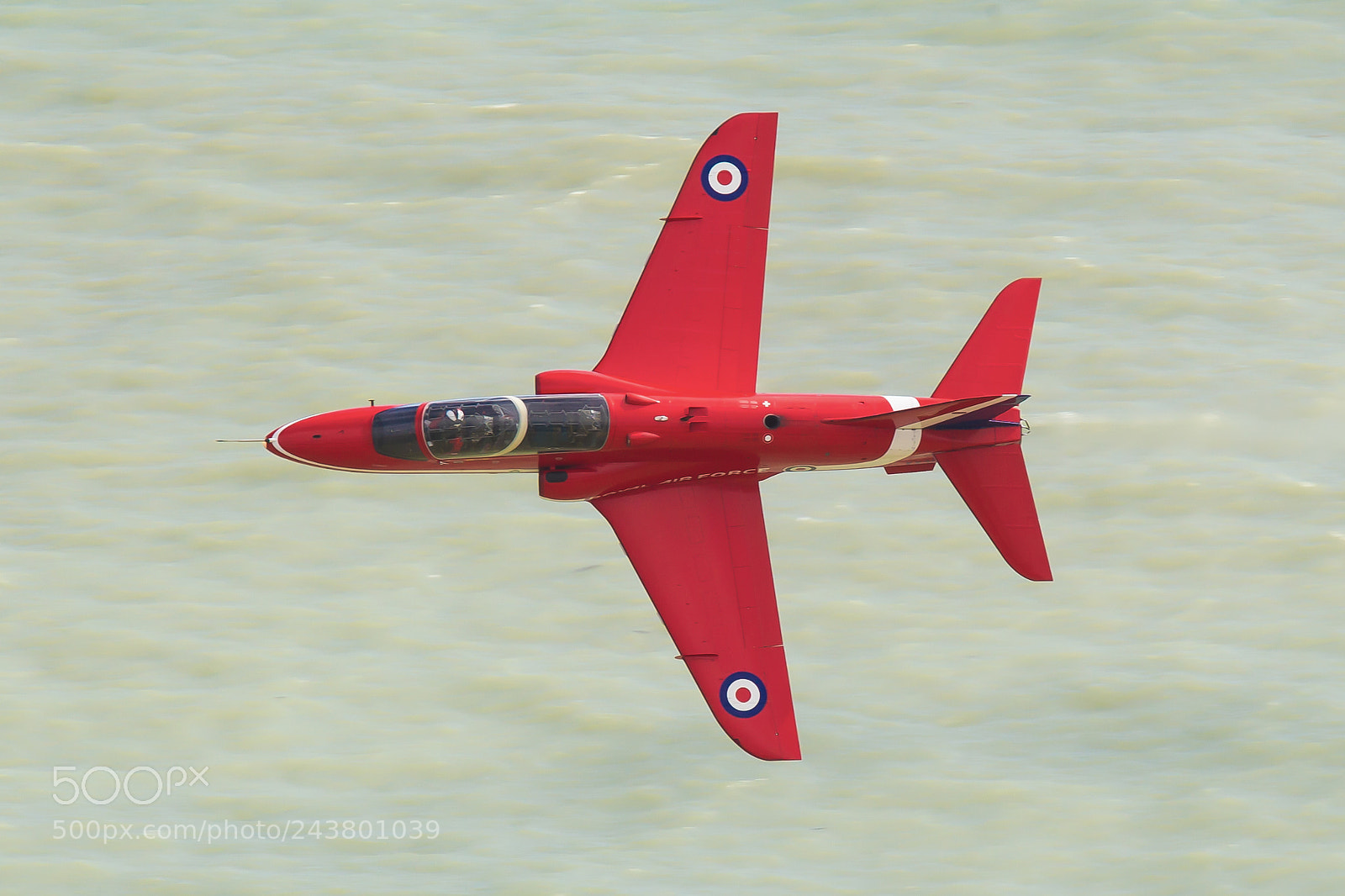 Canon EOS-1D Mark IV sample photo. Red arrow over the photography