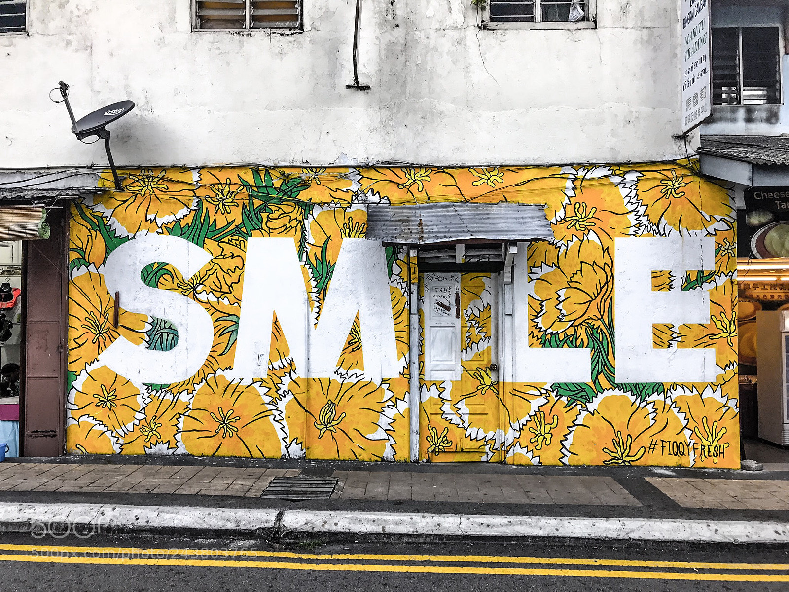 Apple iPhone 7 sample photo. Street art in singapore photography