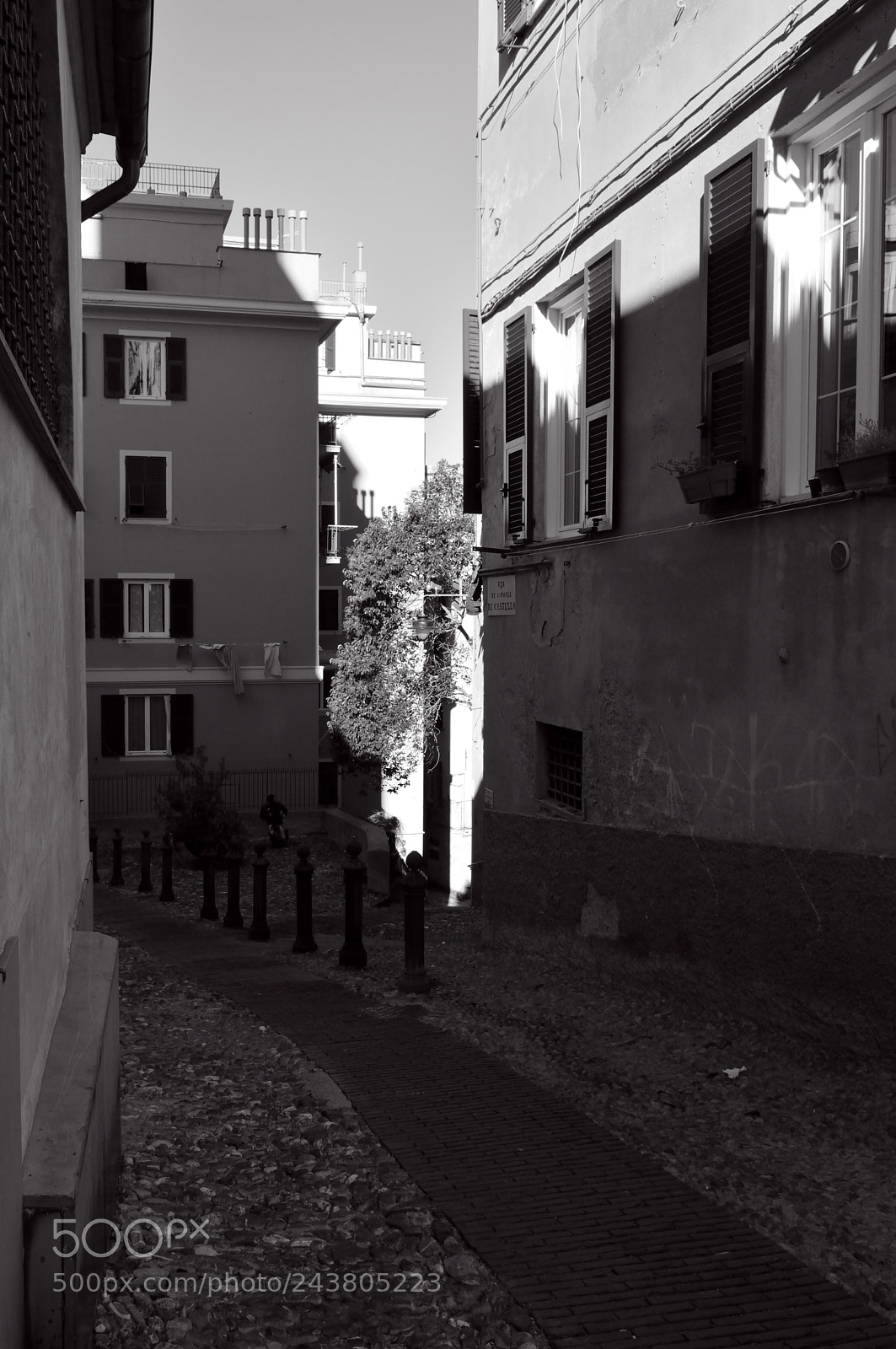 Nikon D3200 sample photo. Genova, medieval city photography