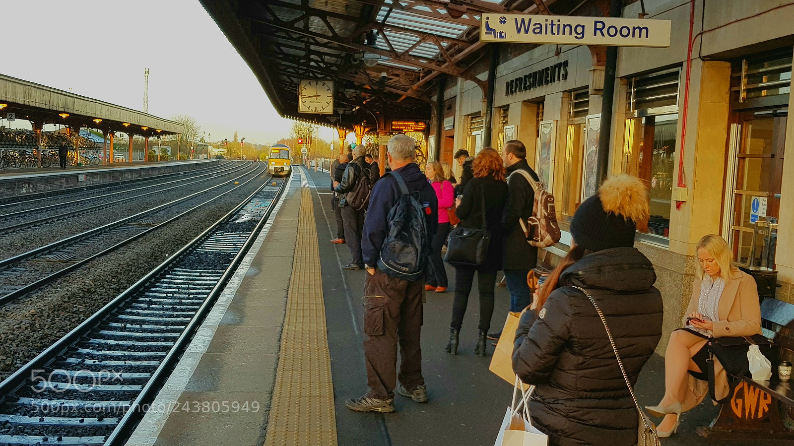 Samsung Galaxy S8+ sample photo. On time photography