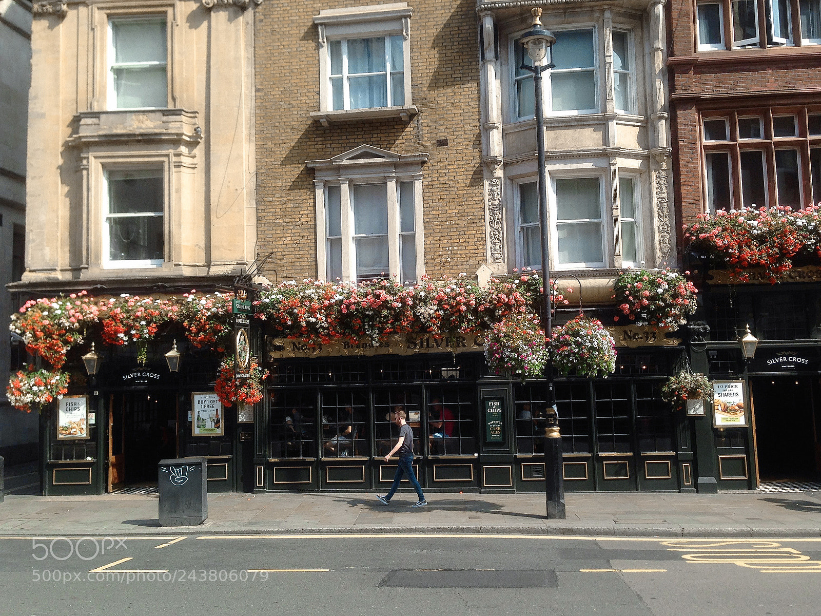 Apple iPhone 5 sample photo. London sidewalk photography