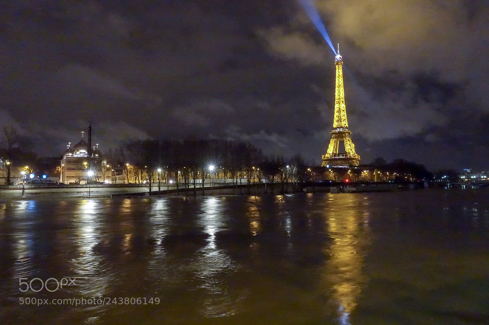 Sony Cyber-shot DSC-RX100 III sample photo. Eiffel tower, feet in photography