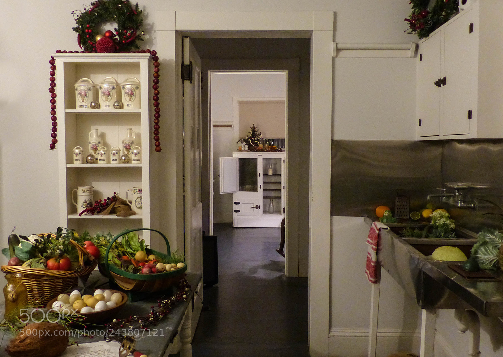 Panasonic Lumix DMC-FZ200 sample photo. Christmas kitchen photography