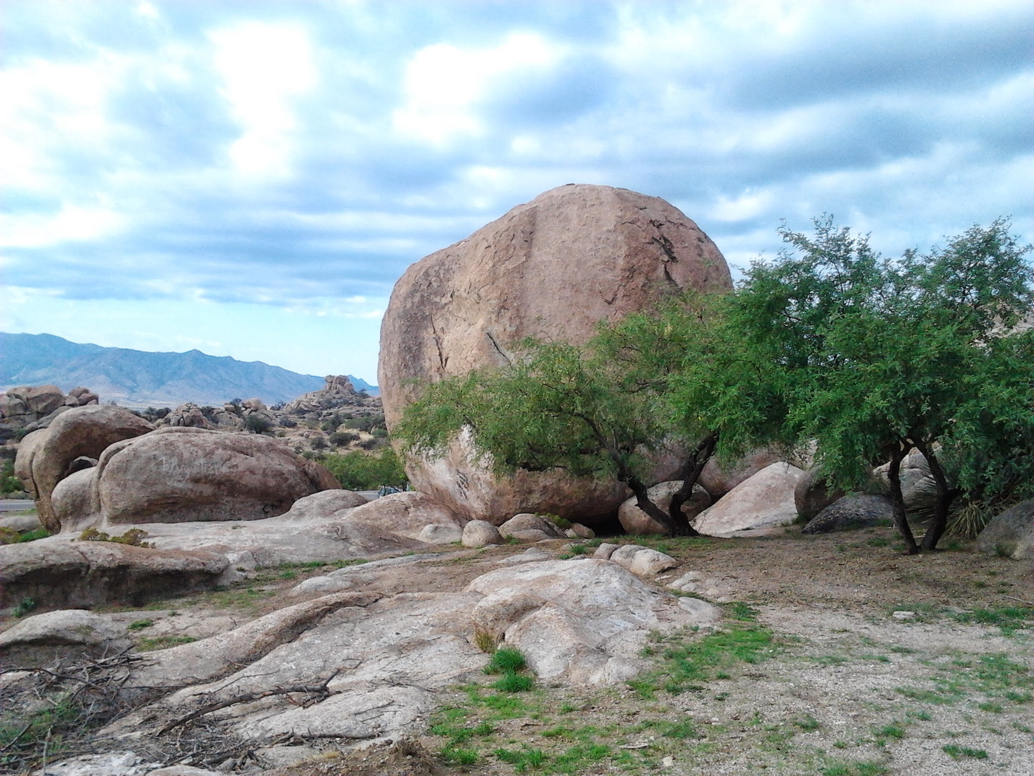 Samsung Galaxy Mini sample photo. Desert rocks photography