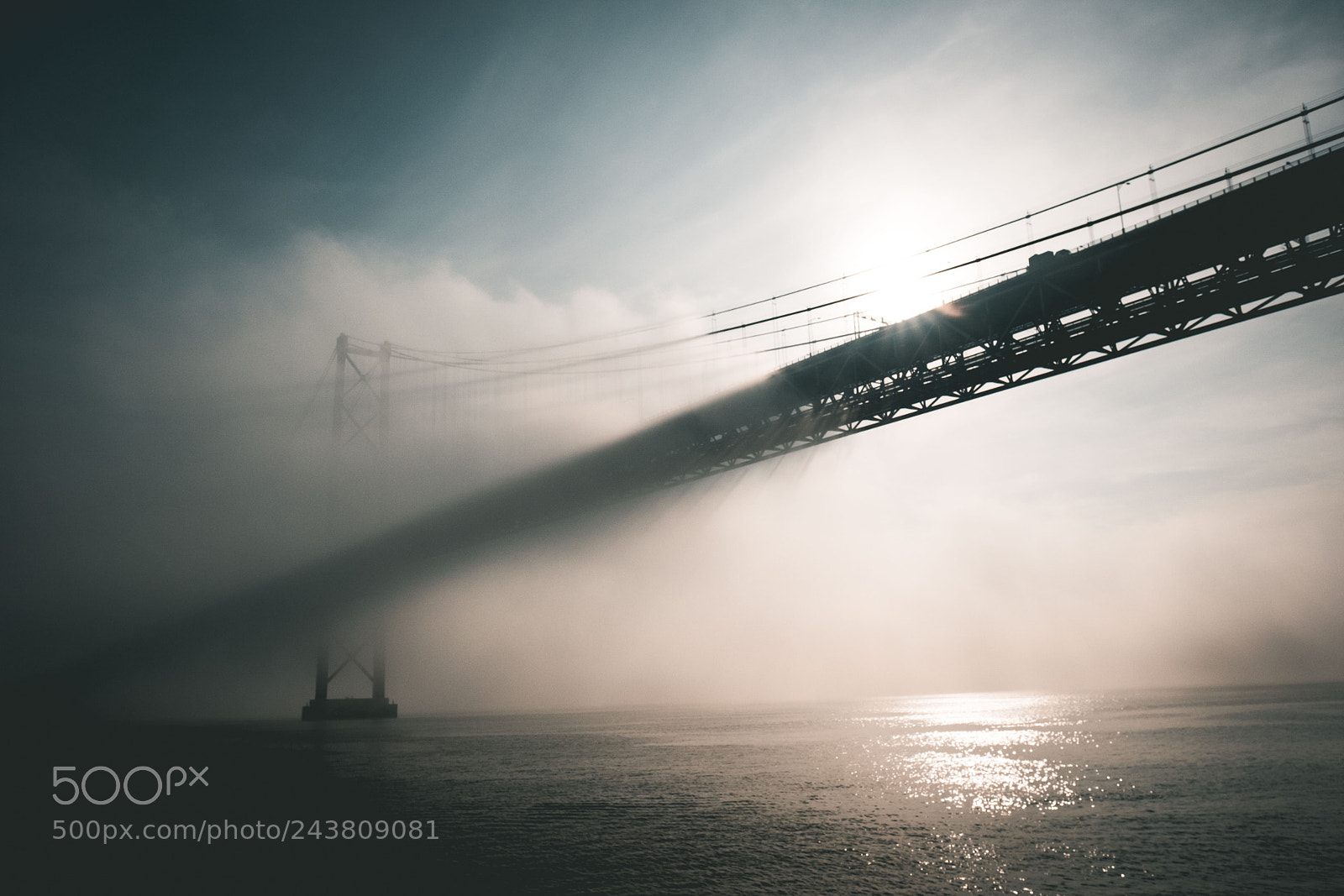 Fujifilm X-T2 sample photo. Ponte 25 de abril photography