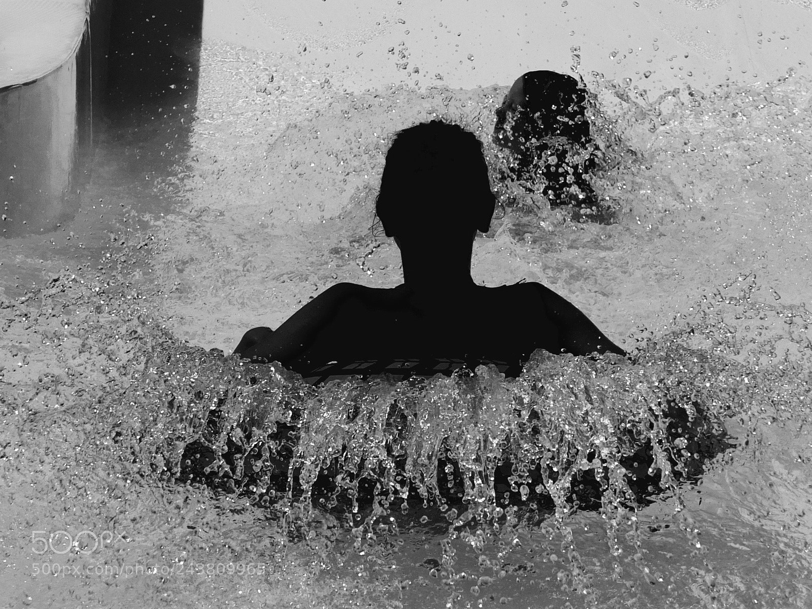 Fujifilm X10 sample photo. Splash photography